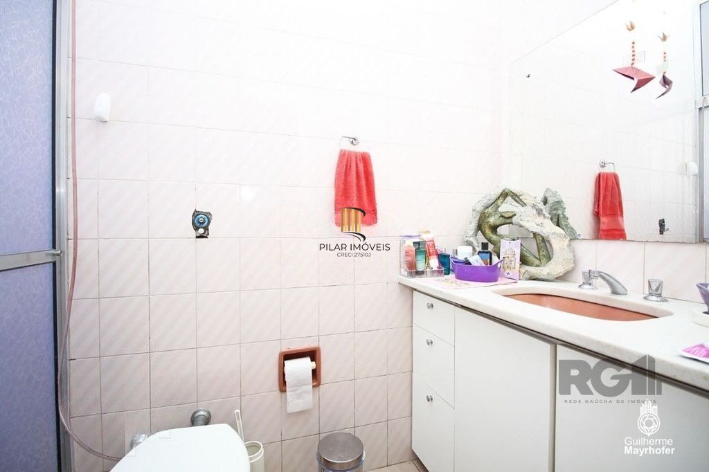 Casa de 3 dormitórios no bairro Partenon