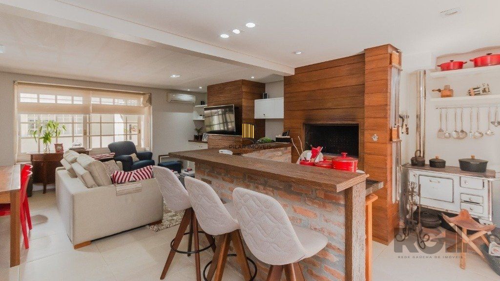 Excelente casa em condomínio de 249m² com 03 dormitórios e 4 vagas.