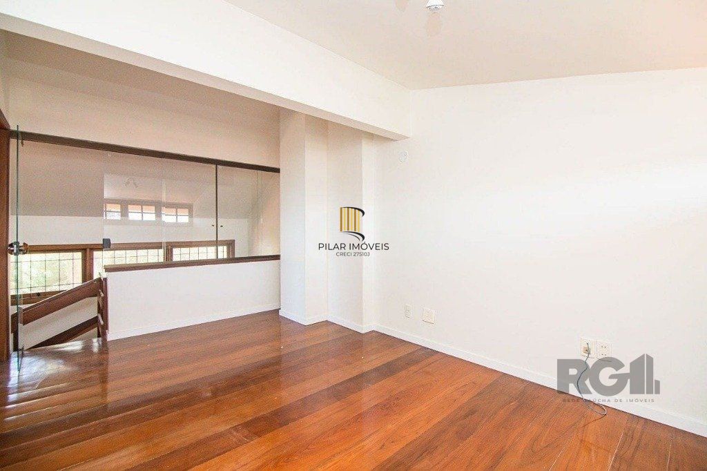 Casa para Venda - 443m², 3 dormitórios, 4 vagas - Alto Petrópolis