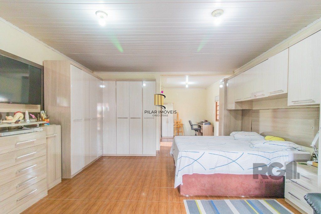 Casa com 3 dormitórios e 3 vagas no bairro Santa Tereza