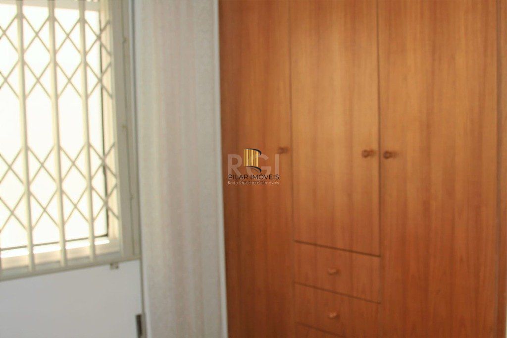 Apartamento com 03 dormitórios, churrasqueira e vaga de garagem no Menino Deus