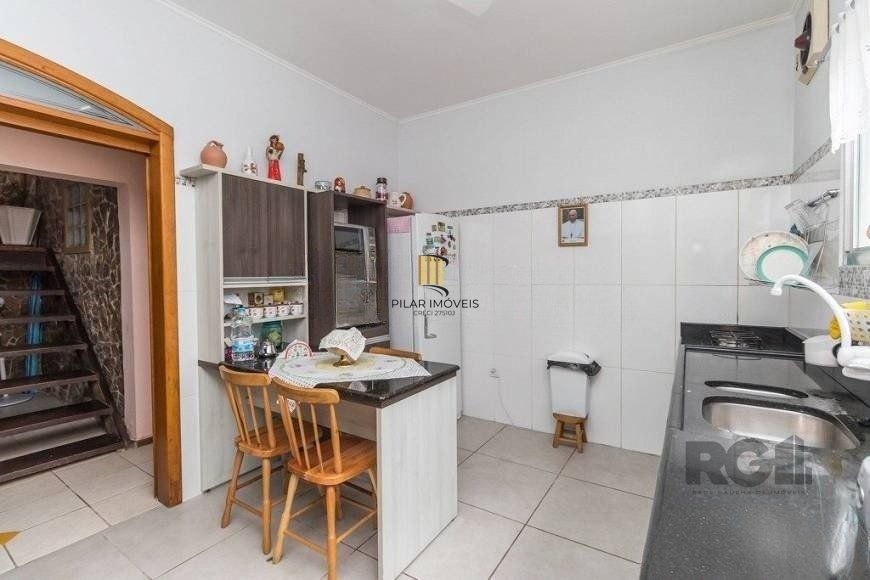 CASA PRÓXIMA AO PONTAL, com 5 vagas, 3 dormitórios!
