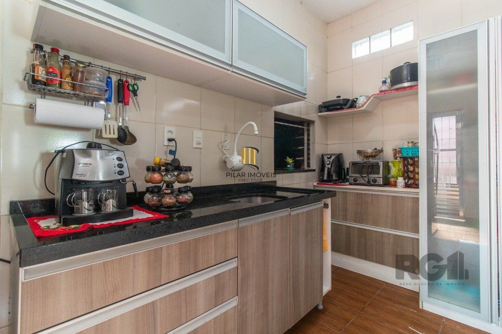 Casa com 3 dormitórios e 3 vagas no bairro Santa Tereza