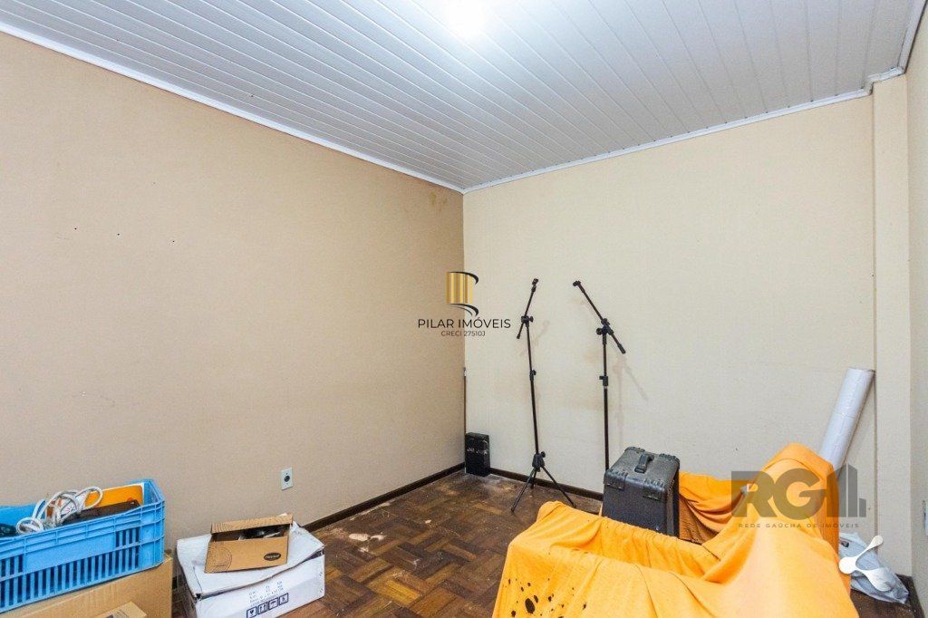 Casa para Venda - 240m², 3 dormitórios, sendo 1 suites, 3 vagas - Cristal