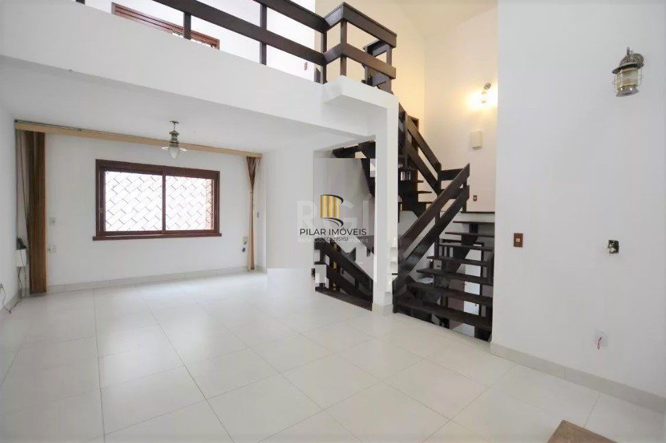 Casa para Venda - 267m², 4 dormitórios, sendo 1 suites, 2 vagas - Tristeza