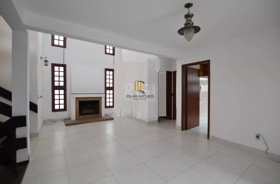 Casa para Venda - 267m², 4 dormitórios, sendo 1 suites, 2 vagas - Tristeza