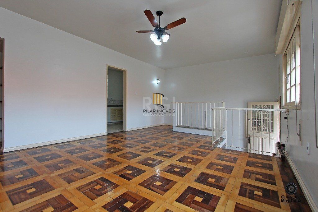 Casa para Venda - 233m², 4 dormitórios, 5 vagas - Nonoai