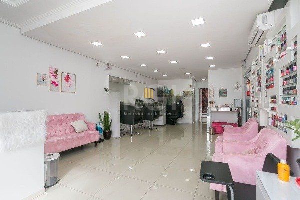 Prédio comercia próximo a Av. Bento Gonçalves.