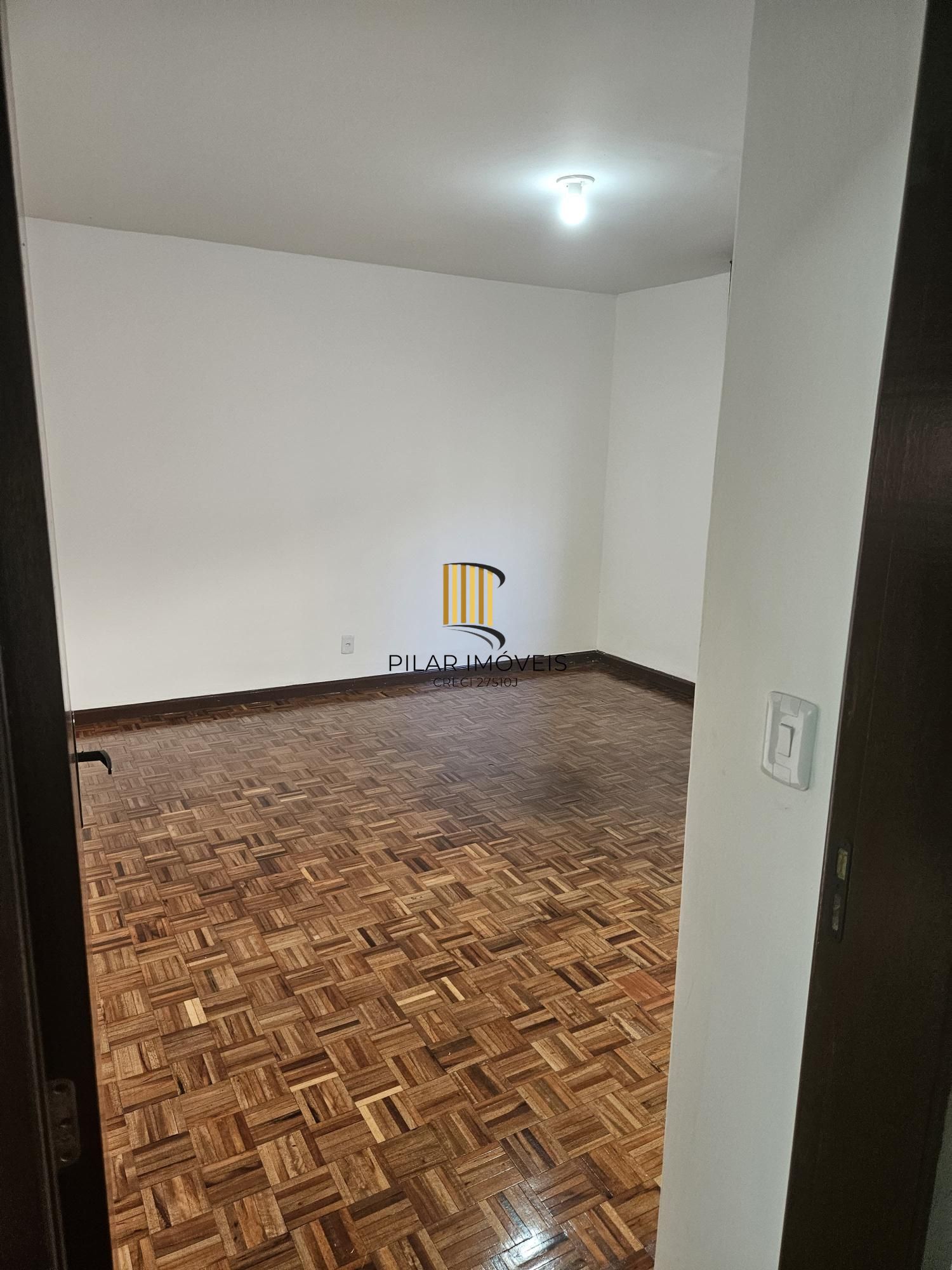 Casa toda reformada na avenida nonoai