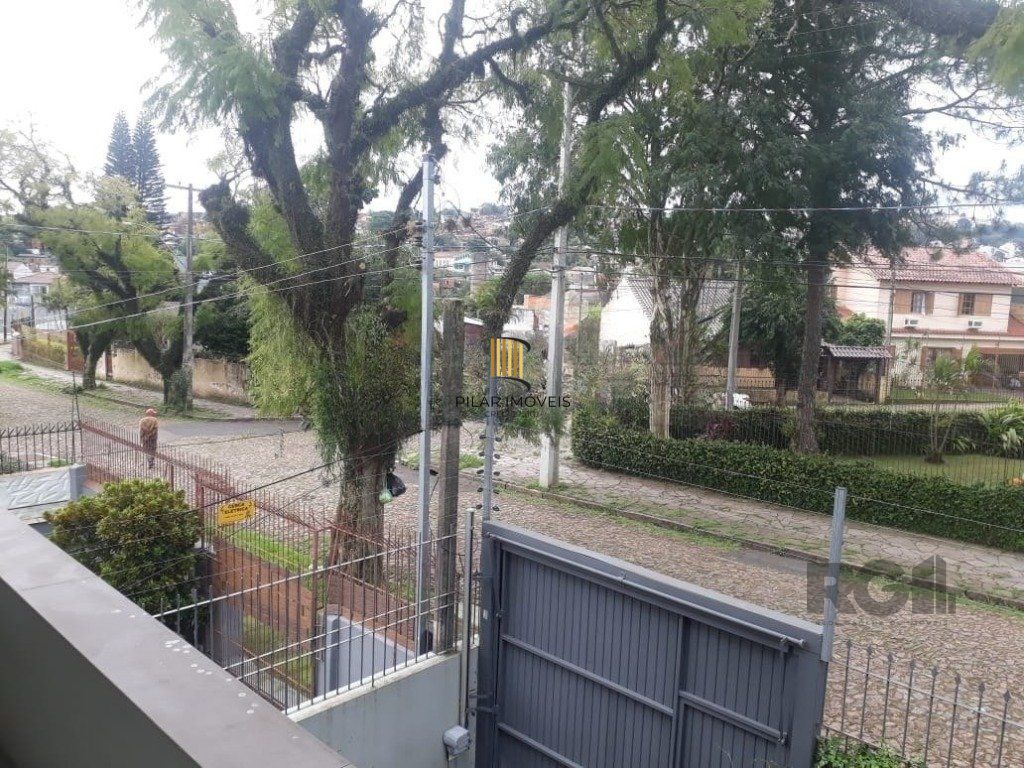 Casa 4 dormitórios no bairro Nonoai
