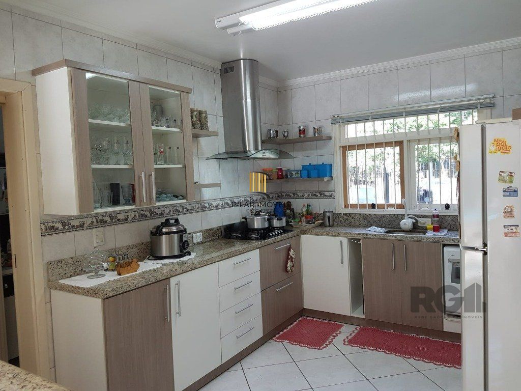 Casa 4 dormitórios no bairro Centenário