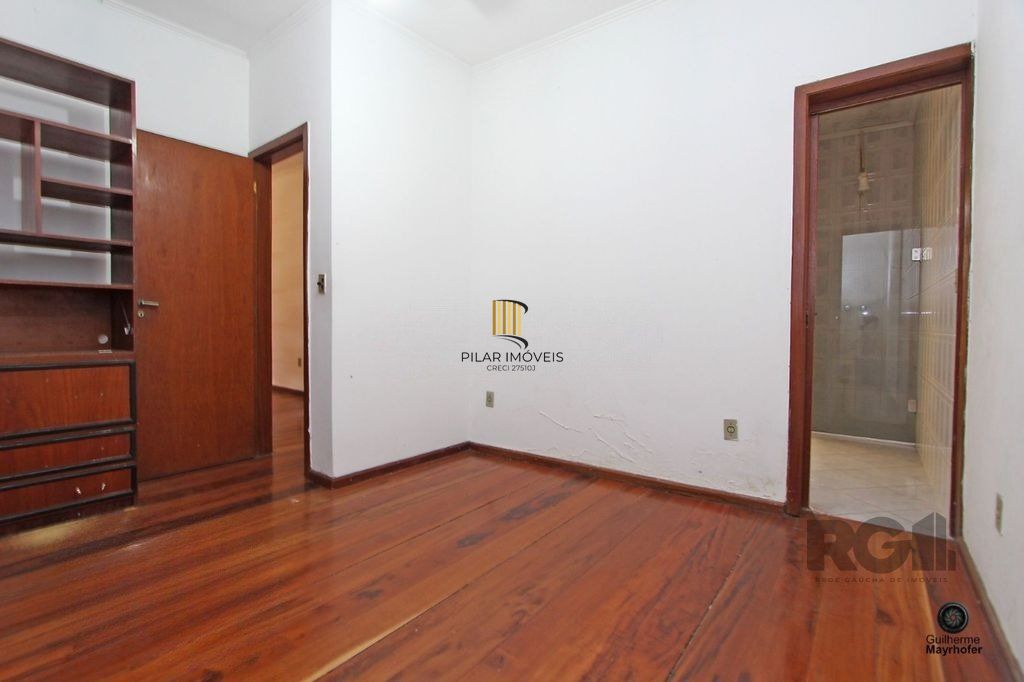 Casa com 5 suítes, 7 banheiros, 4 vagas no bairro Partenon