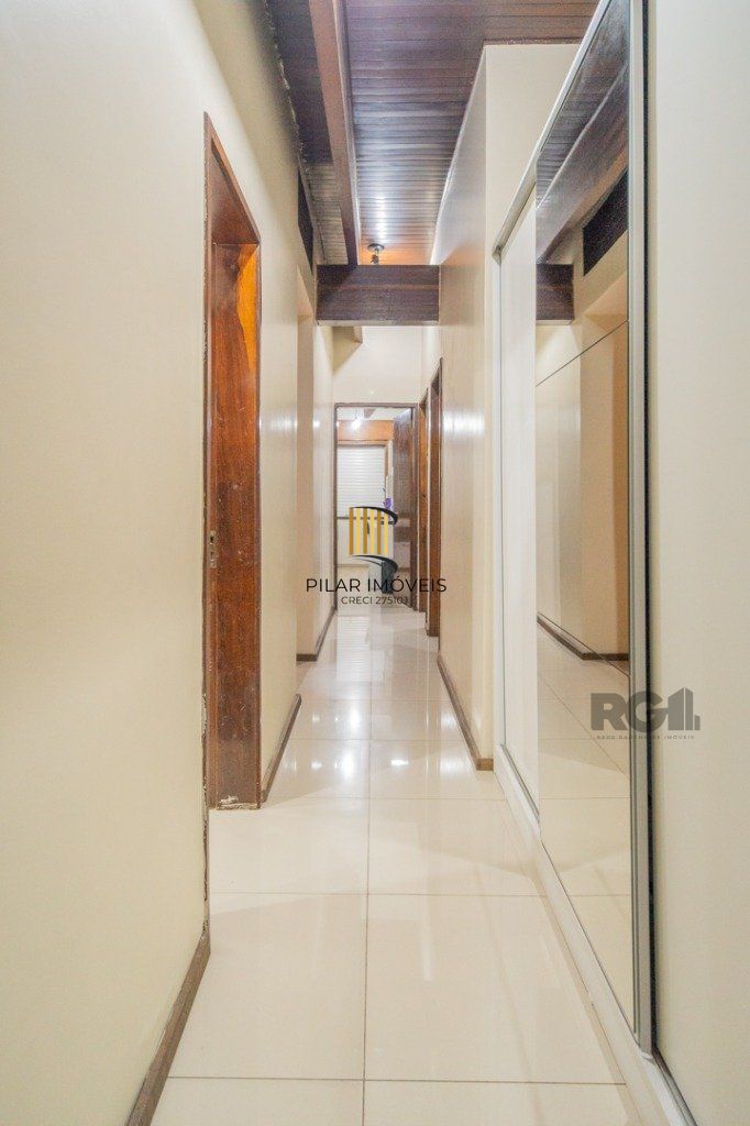 Casa 4 dormitórios no bairro Nonoai