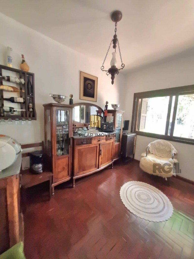Casa 5 dormitórios no bairro Cavalhada