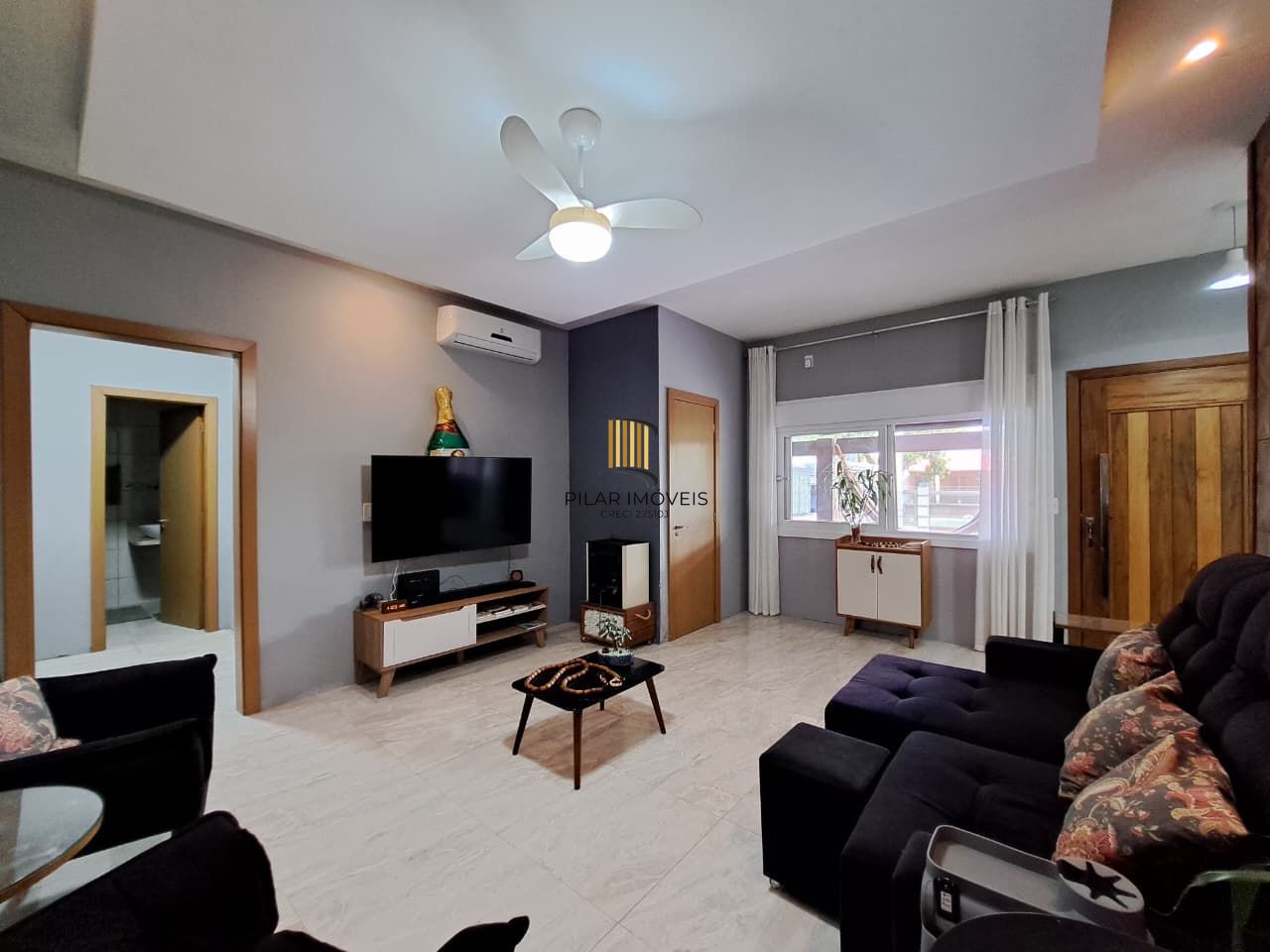 Casa com 04 dormitórios e piscina na praia de Imbé/ RS.