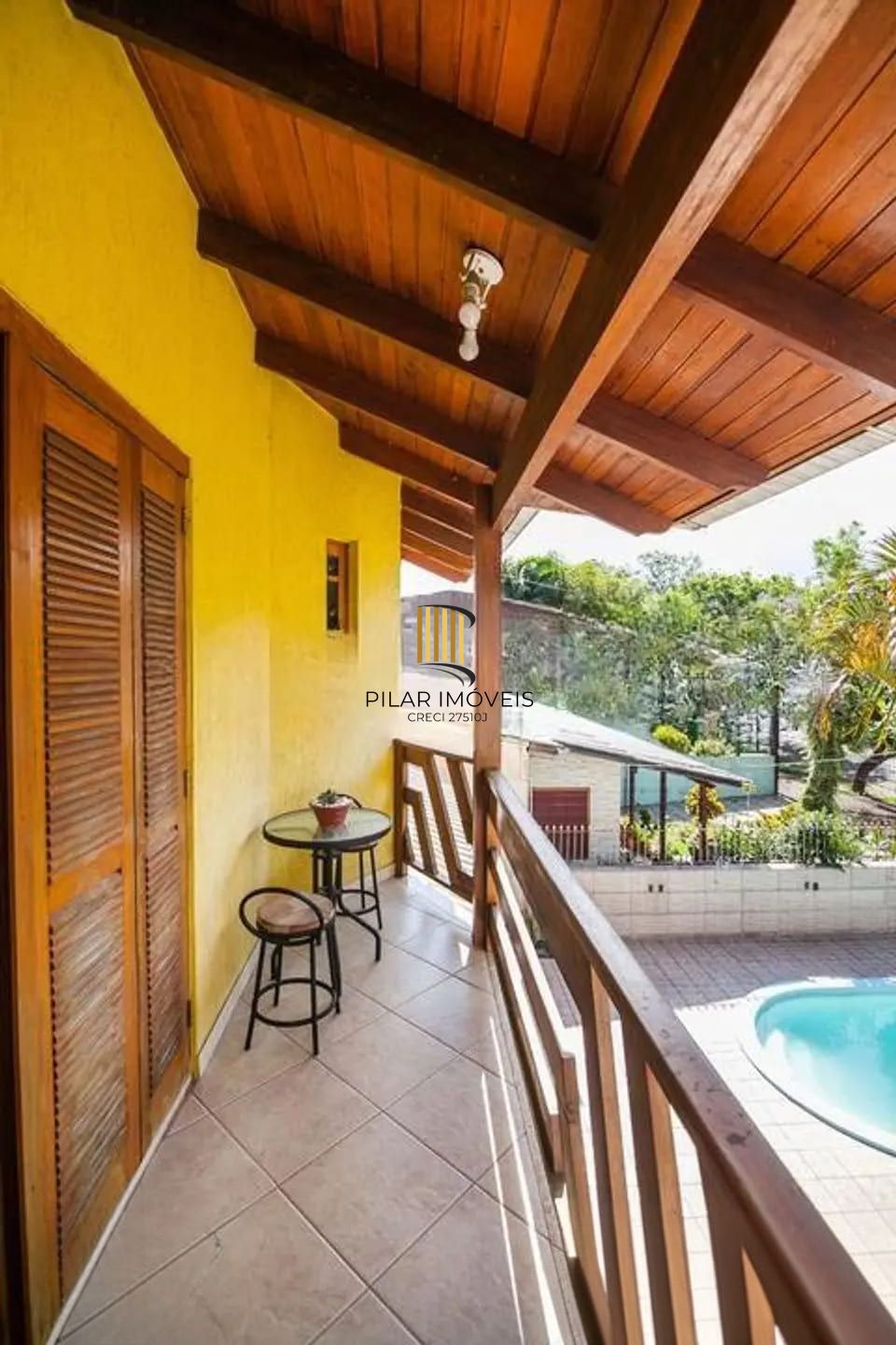 Casa de 4 dormitórios à venda no Bairro Rubem Berta, Porto Alegre.