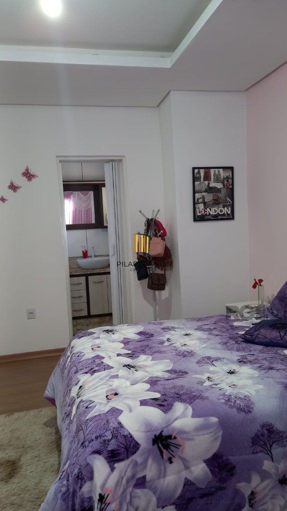Casa com 4 dormitórios no bairro Vila Nova