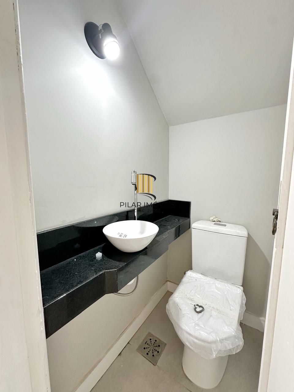 Casa 3 dormitórios no bairro Hípica