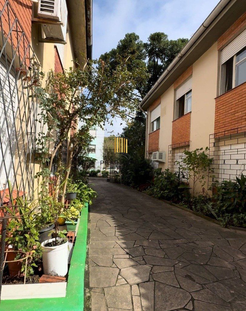 Apartamento de 115m², 3 dormitórios, 2 vagas no bairro Glória