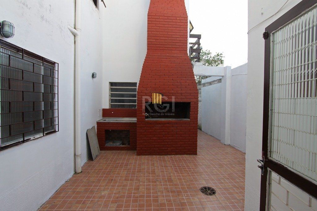 Casa para Locação/Aluguel - 240m², 4 dormitórios, 6 vagas - Nonoai