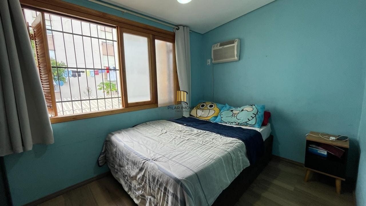 Casa de 4 dormitórios no bairro Santo Antônio, Porto Alegre