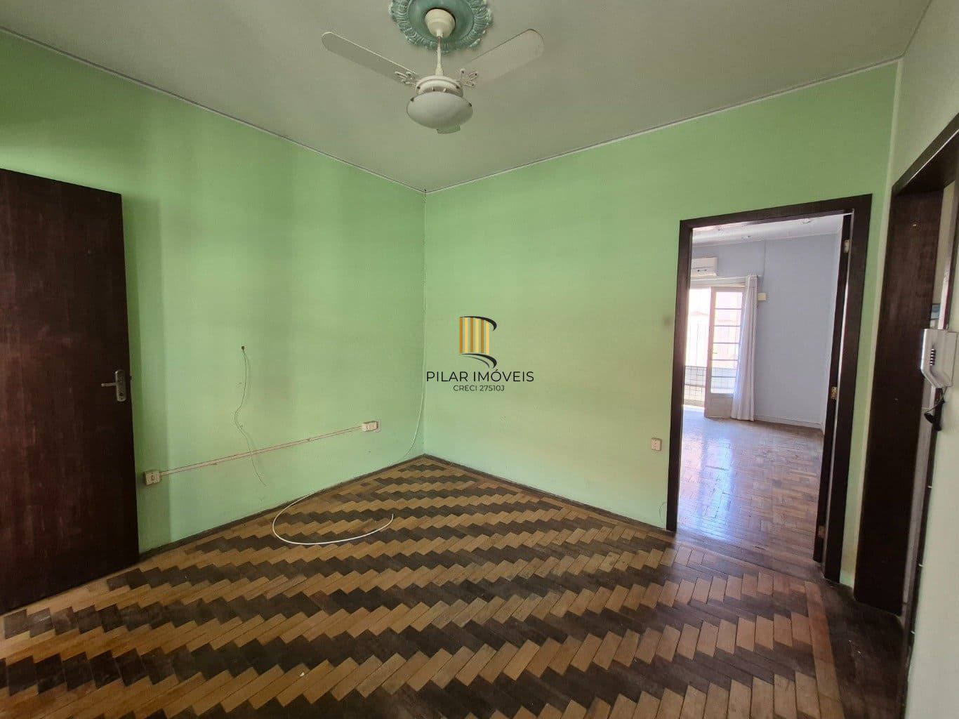 Apartamento de 1 dormitório à venda em Menino Deus, Porto Alegre.