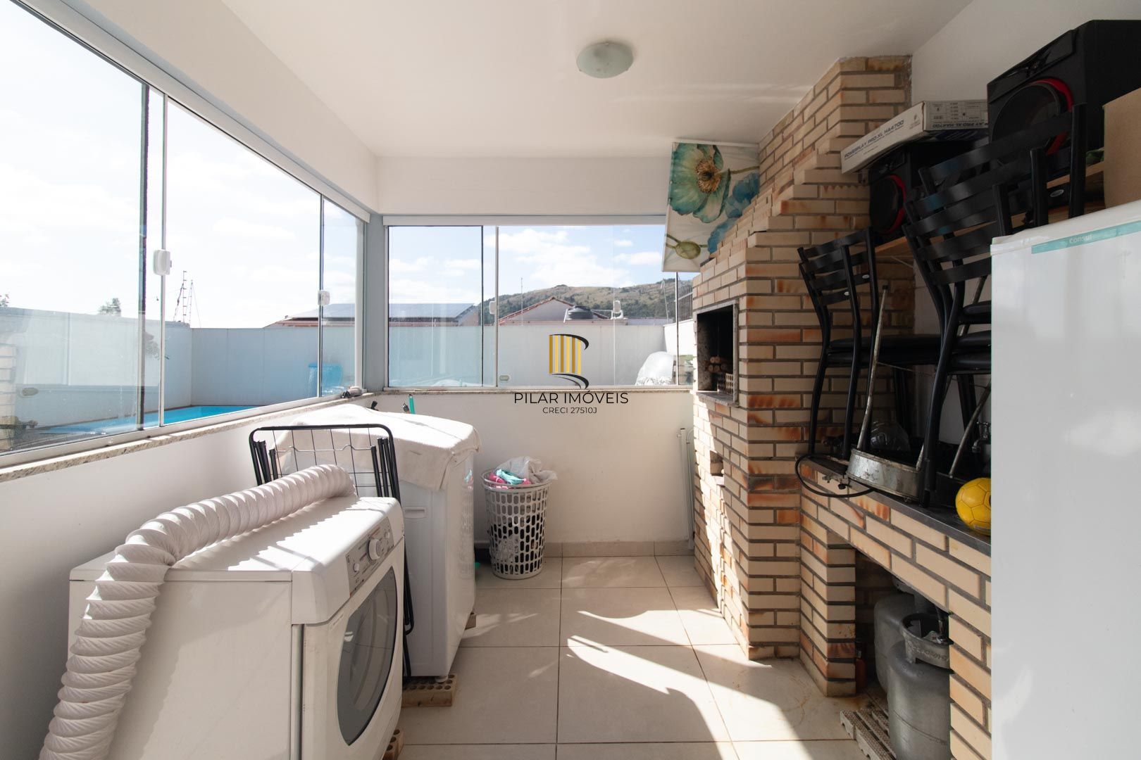 Casa de 03 dormitorios com suite e piscina no bairro Hipica - Porto alegre/Rs