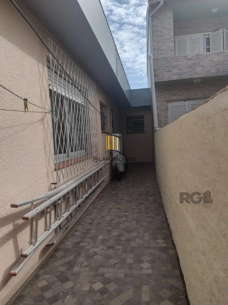 Casa de 2 dormitórios, bairro Vila Ipiranga