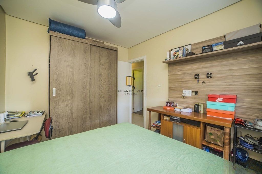 Casa de 4 dormitórios no bairro Glória