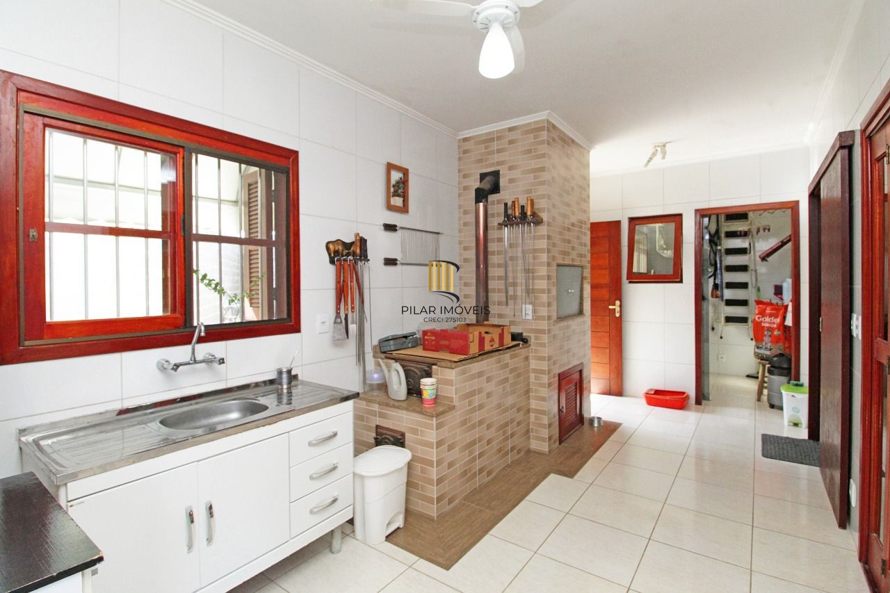 Duas casas em meio a muita natureza