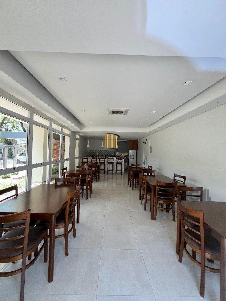 Apartamento NOVO de 104m² - 3 dormitórios, 1 suíte, churrasqueira e 2 vagas de garagem no bairro Petrópolis