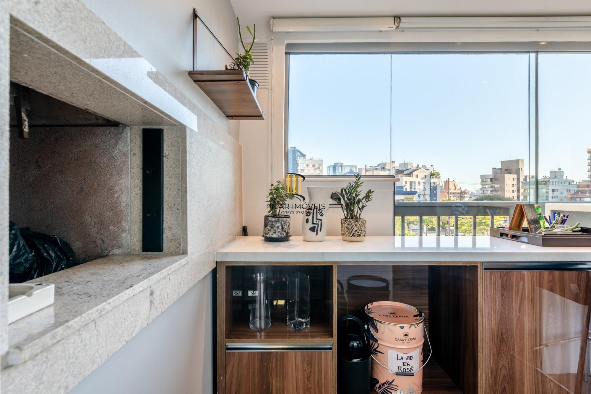 Apartamento de 1 dormitório á venda em Três Figueiras, Porto Alegre.