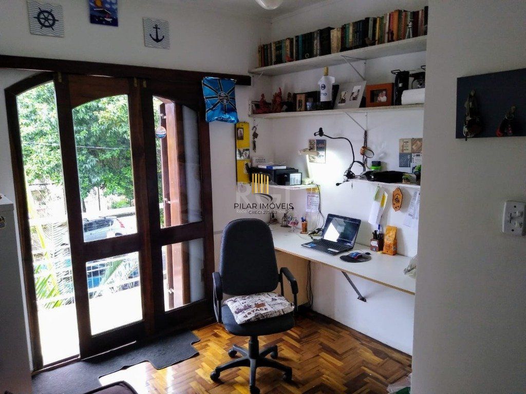 Casa para Venda - 240m², 3 dormitórios, 3 vagas - Teresópolis
