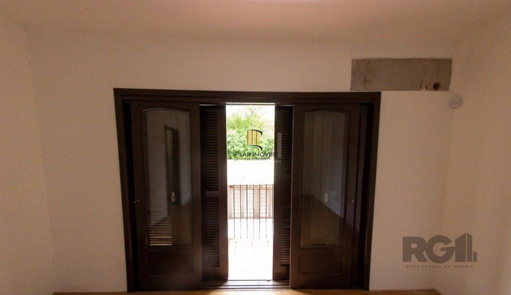 Casa para Venda - 450m², 4 dormitórios, sendo 3 suites, 5 vagas - Nonoai