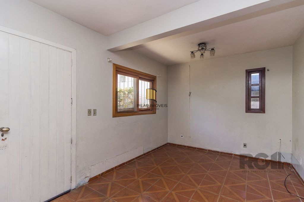 Casa de 5 dormitórios no bairro Sarandi