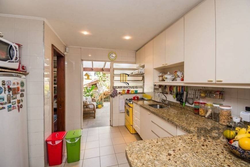 Casa 279m² - 4 dormitórios, 3 vagas no bairro Santa Tereza