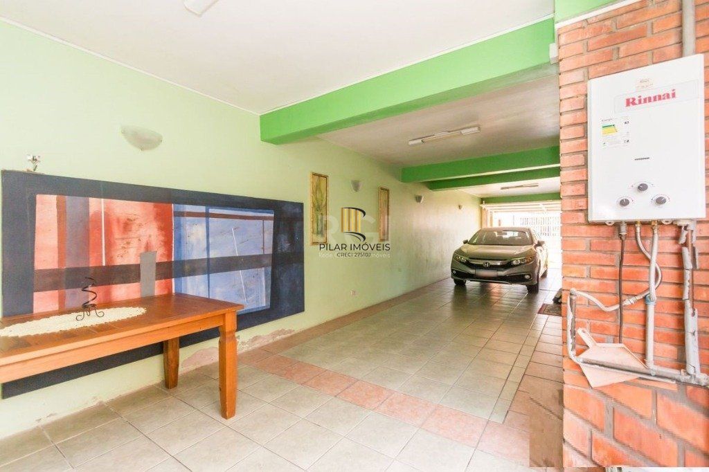 Casa para Venda - 258m², 3 dormitórios, sendo 1 suites, 4 vagas - Teresópolis