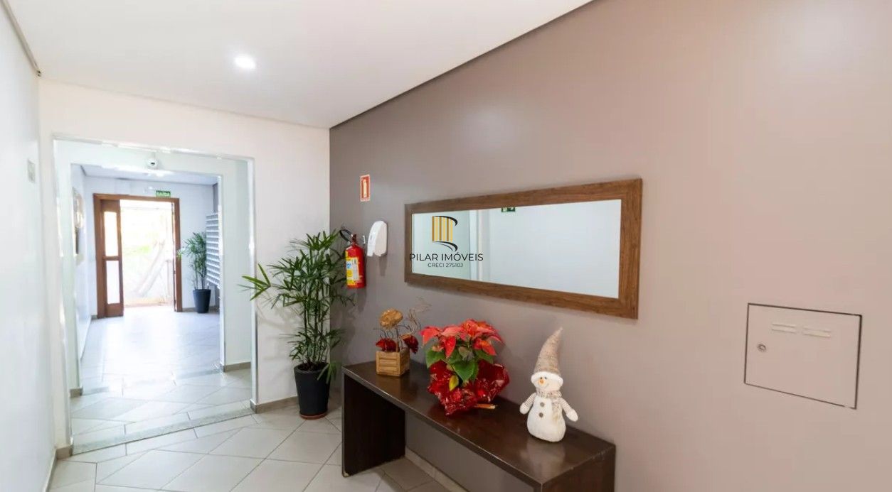 Apartamento de 2 dormitórios com 1 vaga de garagem escriturada, na Rua Dom Vital, Bairro Glória.