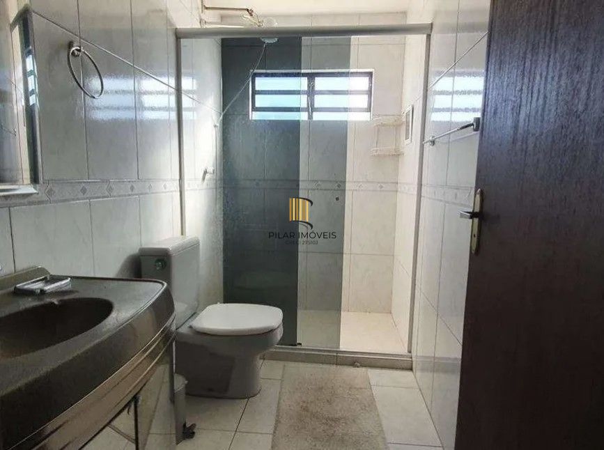 Casa 4 dormitórios no bairro Glória