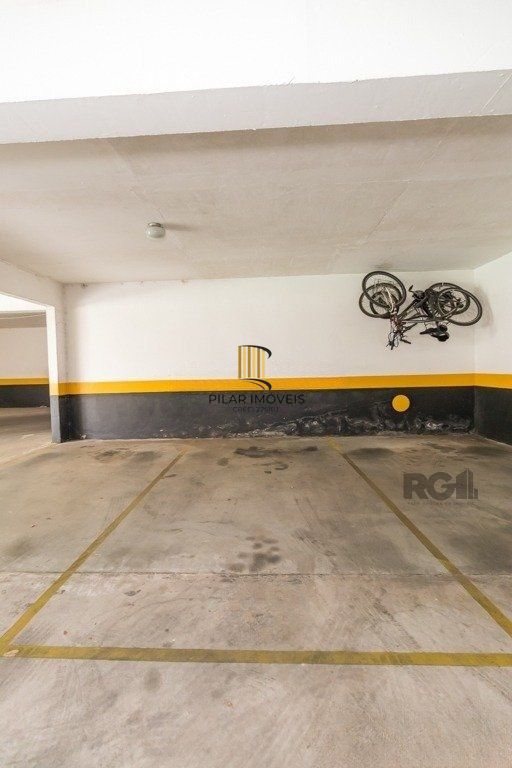 Apartamento 95m² - semi mobiliado, 3 dormitórios, 1 suíte e 2 vagas no bairro Passo da Areia