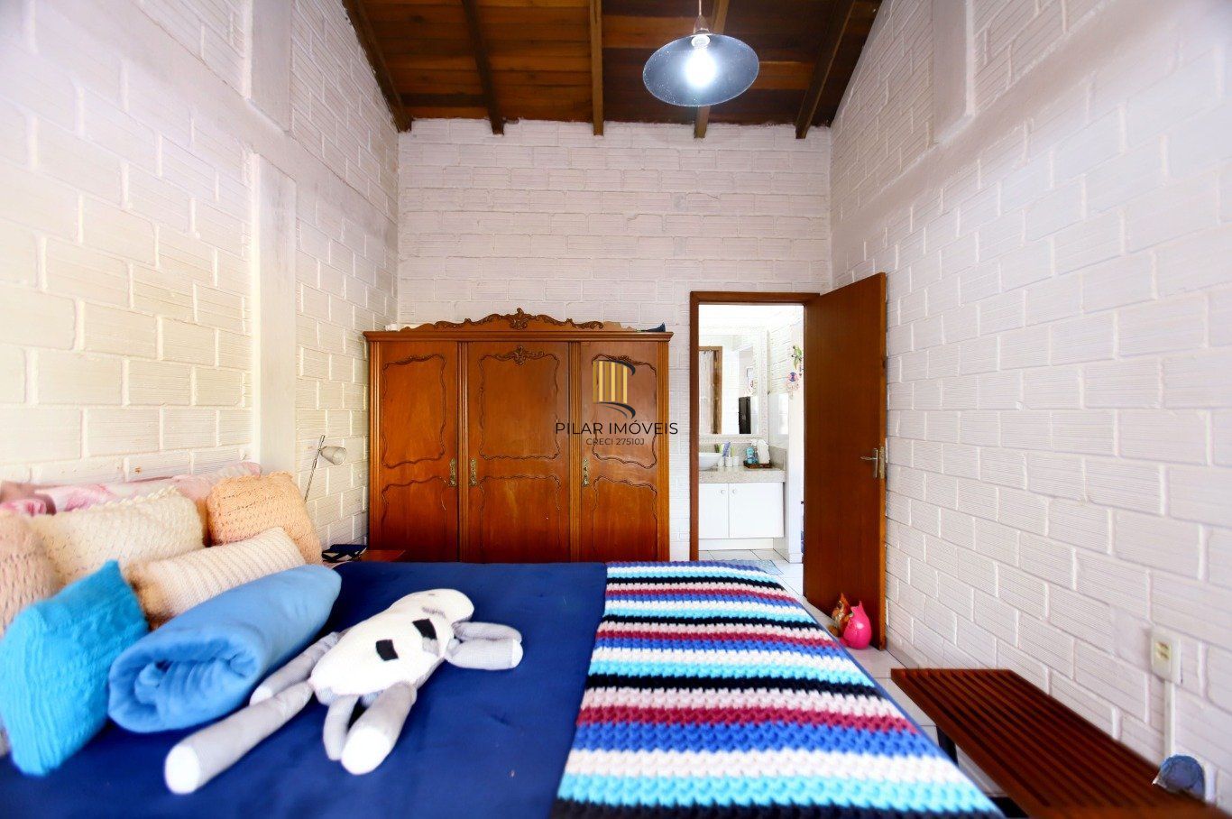 Casa com Edícula nos fundos, total de 5 dormitórios no Bairro gloria.