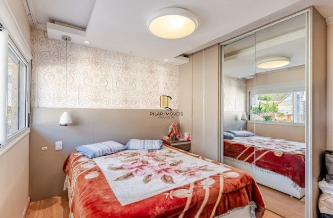 Casa em Condomínio à venda com 4 dormitórios, 248m² e 4 vagas no bairro Teresópolis, em Porto Alegre .