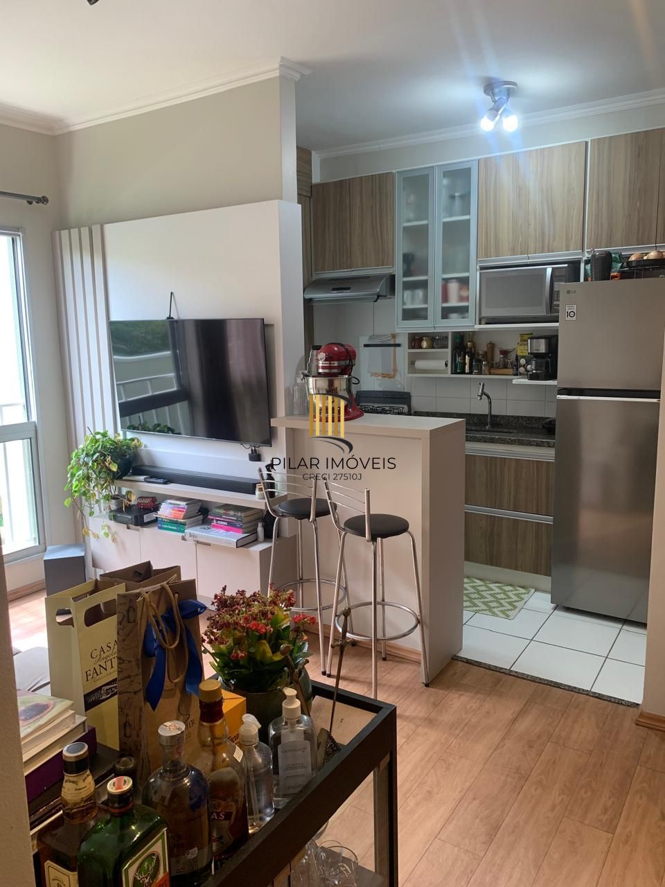 Apartamento de 2 dormitórios com 1 vaga de garagem escriturada, na Rua Dom Vital, Bairro Glória.