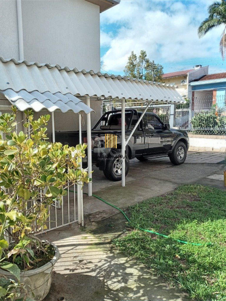 Casa para Venda - 384m², 3 dormitórios, sendo 1 suites, 3 vagas - Teresópolis