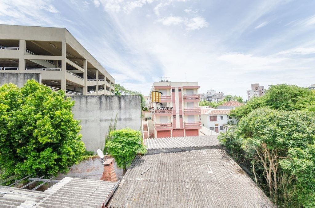 Cobertura semi mobiliada com 2 dormitórios, terraço com churrasqueira e 1 vaga de garagem no bairro Santo Antonio