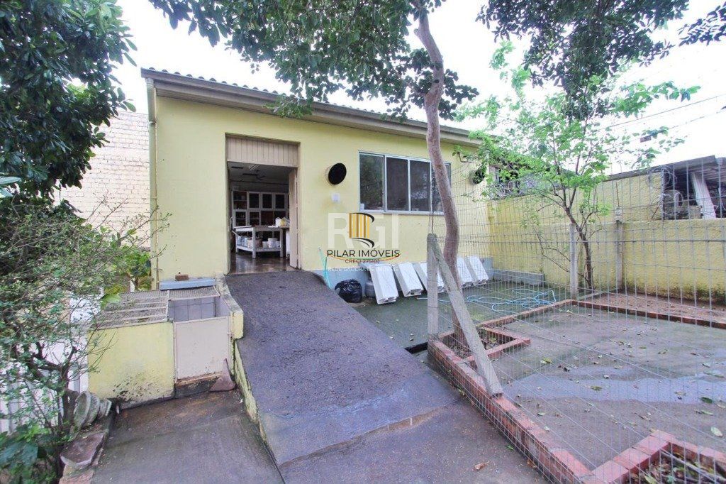 Casa para Venda - 250m², 3 dormitórios, 1 vaga - Teresópolis