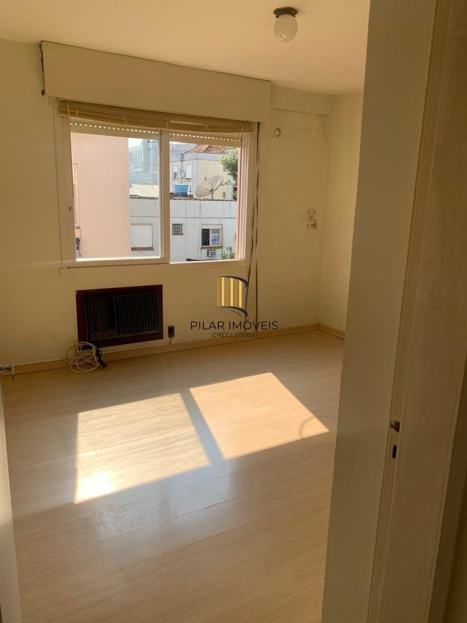 Apartamento de 2 dormitórios á venda no Bairro Passo Da Areia, Porto Alegre.