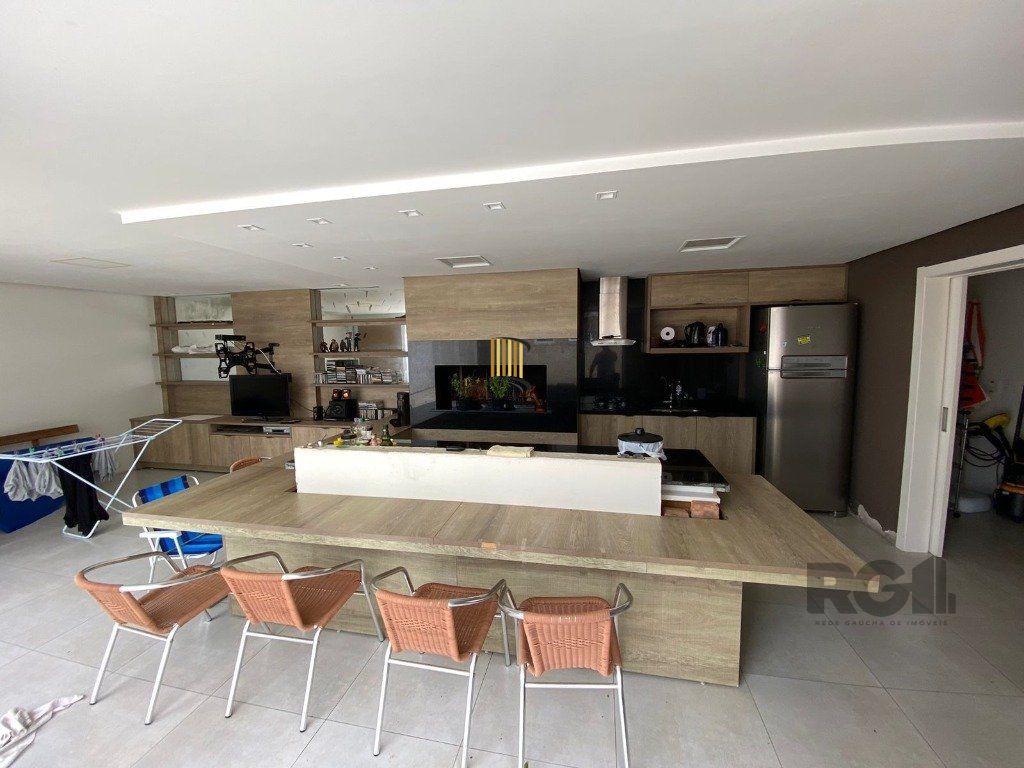 Casa 189m² - 3 suítes, piscina, 5 vagas no bairro Teresópolis