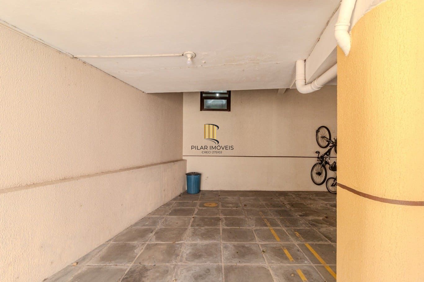 Apartamento de 2 dormitórios à venda em Vila Ipiranga, Porto Alegre.