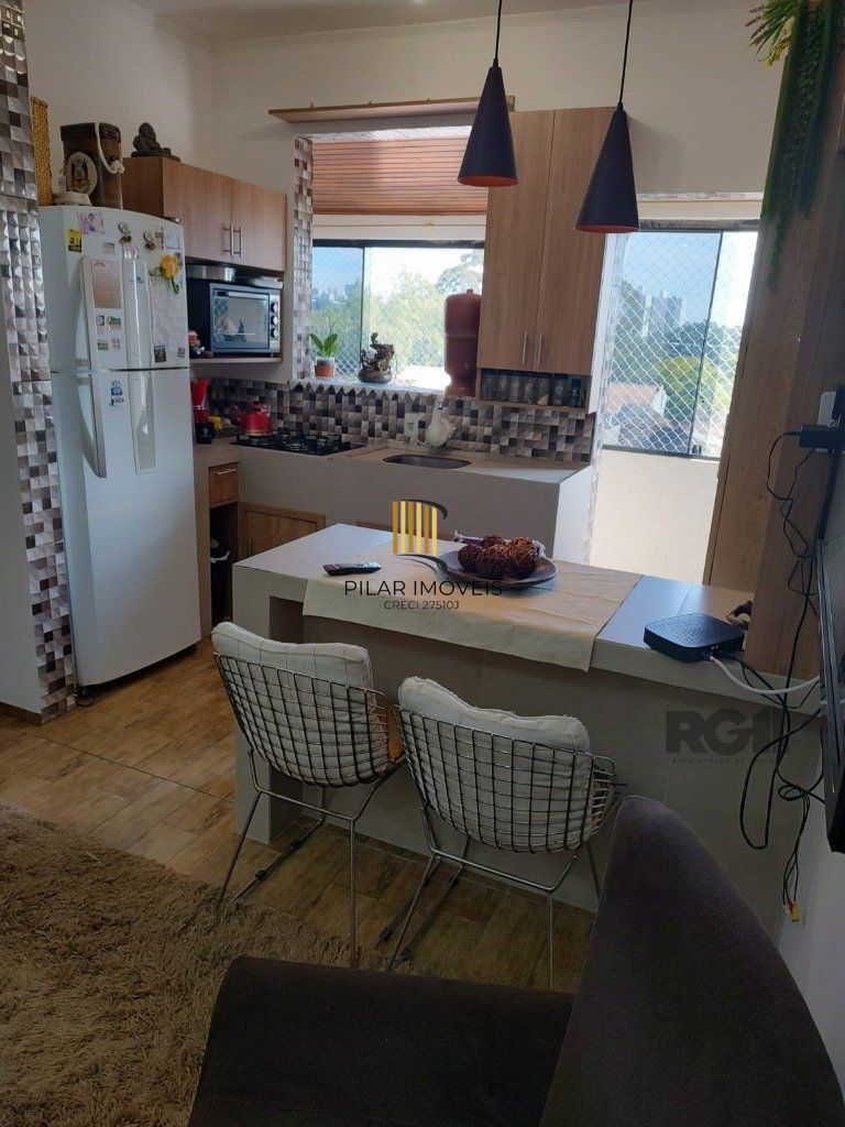 Apartamento de 2 dormitórios com 2 vagas no bairro Jardim São Pedro